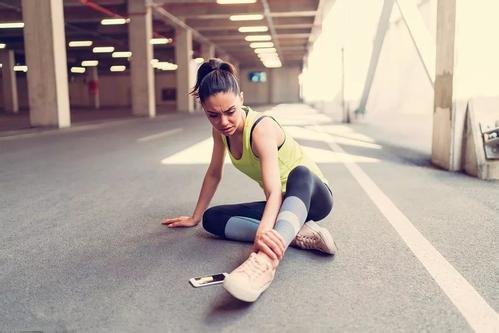 為什么久坐久站腳會發麻