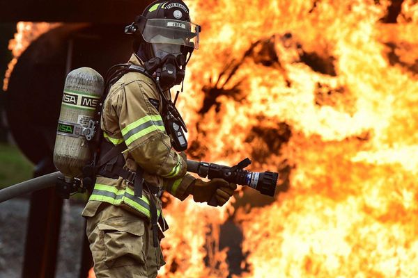 為什么消防員防護服不怕火,消防衣是什么材料做的