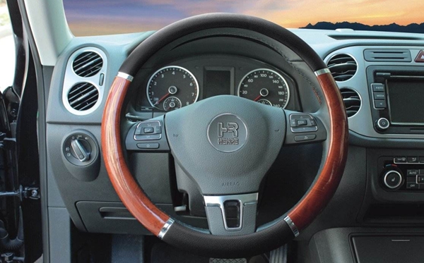 汽車的方向盤為什么是圓的,圓形方向盤和D形方向盤的區別