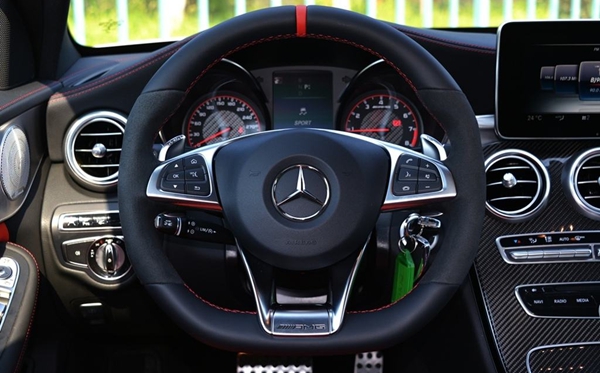 汽車的方向盤為什么是圓的,圓形方向盤和D形方向盤的區別