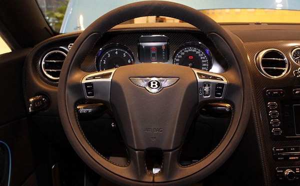 汽車的方向盤為什么是圓的,圓形方向盤和D形方向盤的區別